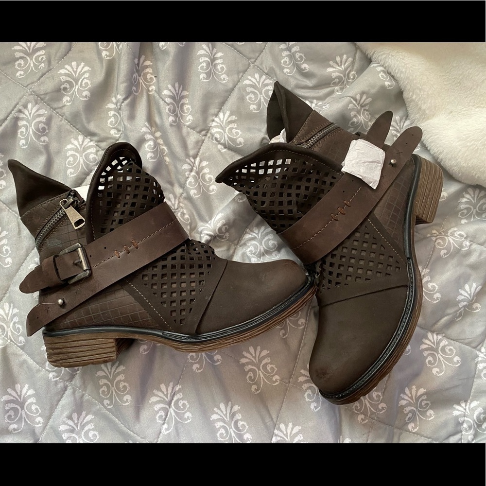 Brand new Patrizia brown boots, Size:37